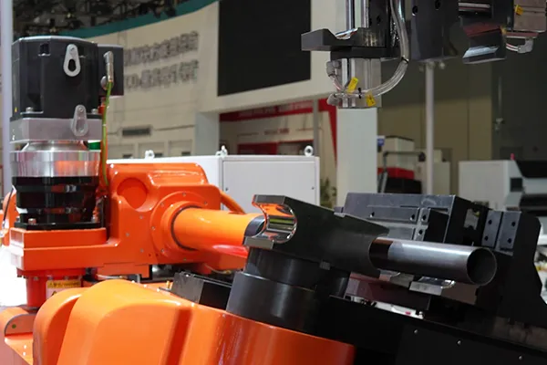 CNC Rohrbiegemaschine